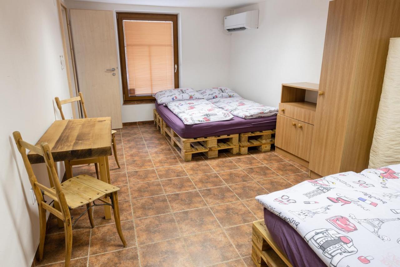 Apartman Cabernet Velke Pavlovice Exterior photo